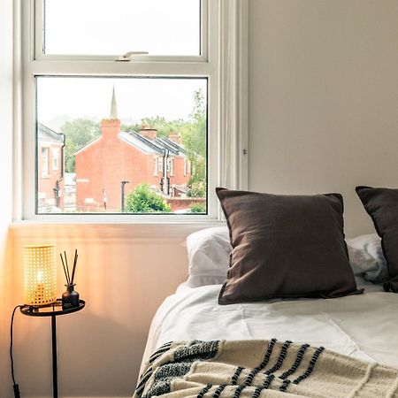 The Broadway Bath - 2 Bedrooms With Parking, Central Бат Экстерьер фото